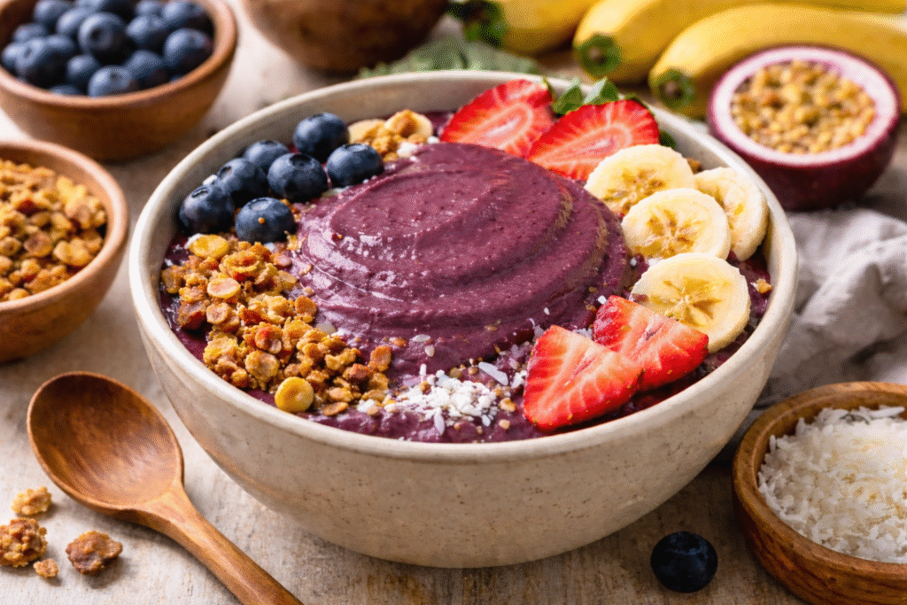 Scoopable acai bowl with toppings أساي قابل للغرف